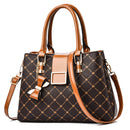 Bolsa feminina de ombro e mão  conjunto de luxo.